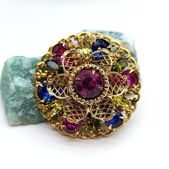 Vintage 1960's Unsigned Gold Filigree & Rhinestone Multi-Layered Brooch Gorgeous - Picture 2 of 11
